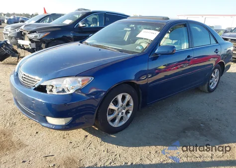 2005 Toyota Camry Xle z USA, uszkodzony, nr VIN 4T1BE30K25U005354